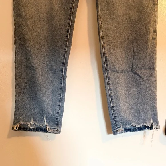 Hint of Blu Light Blue Cropped Jeans - Picture 6 of 6